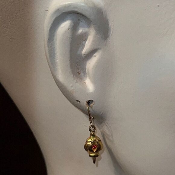 Bundle Sale 3 for $15 | Vintage Gold Tone Ornament Clasping Fish Hook Earrings - Picture 3 of 9